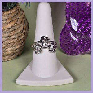 Three Plumeria‎ Flower Ring Size 8 (NWOT)